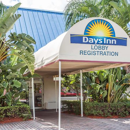 Days Inn By Wyndham 西棕榈滩 外观 照片